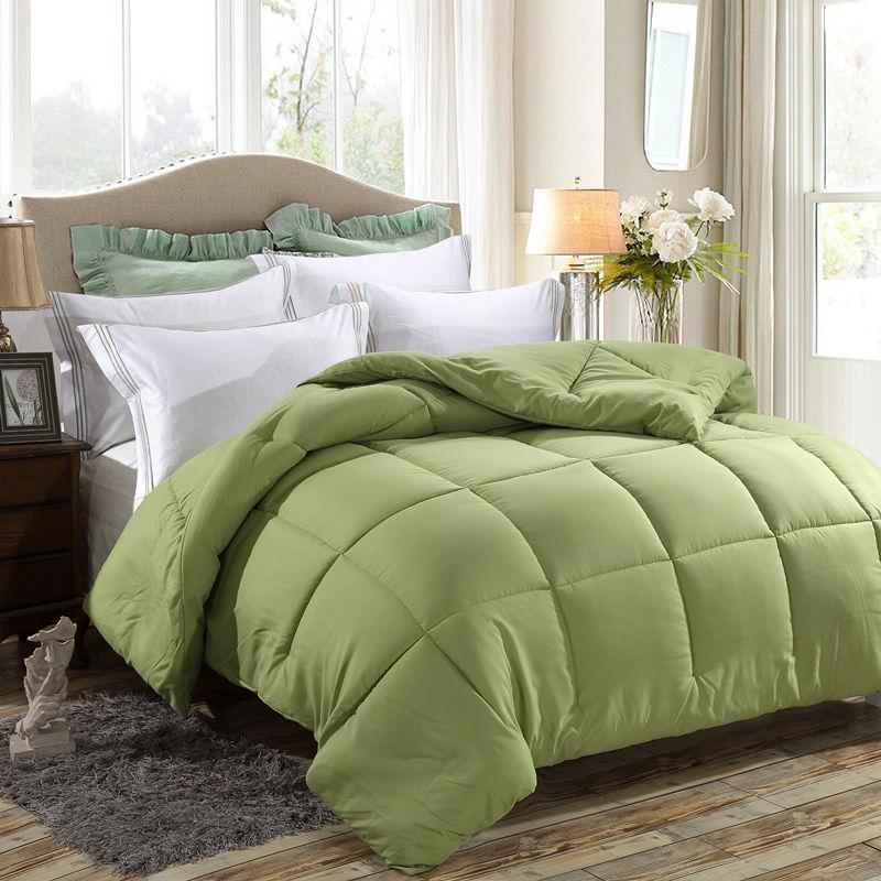 Down alternative comforter